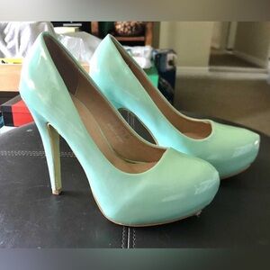 NWT Stepss Mint Coloured Faux Patent Leather High Heels Size 6